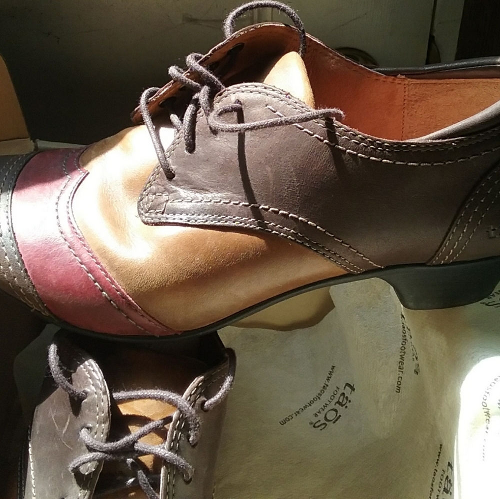 Taos leather oxfords with short  heel